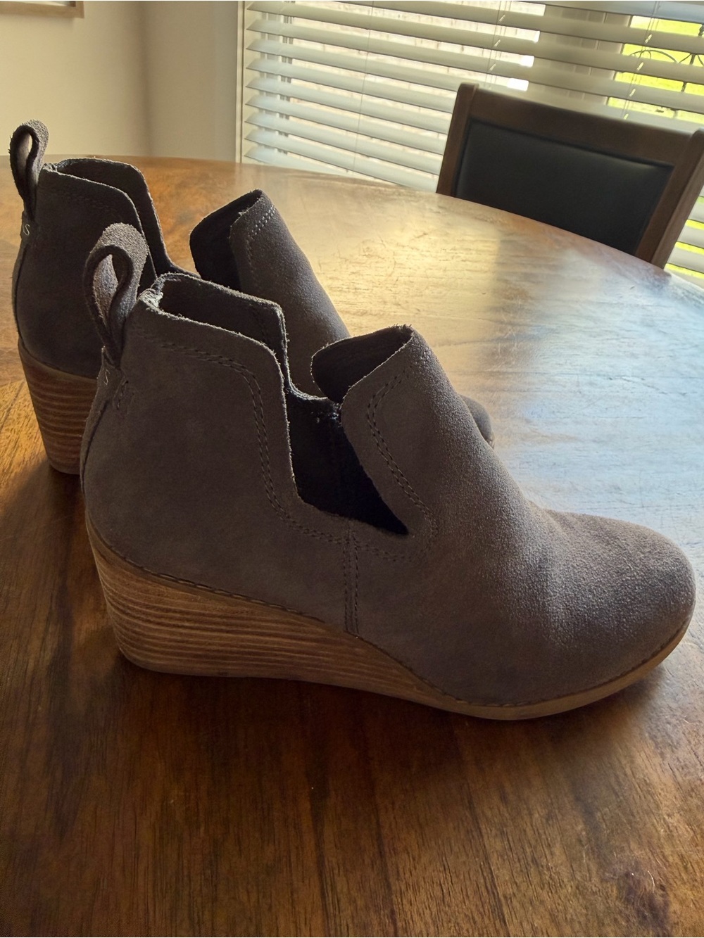 Toms Wedge Suede Ankle Booties in Gray 6.5 *see pics